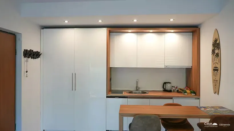 Unique Studio with Modern Design and California Charm – Your New Home or Investment!